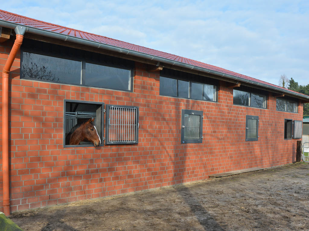 horse pferdesportsysteme fenster 031 stallfenster mit innengitterrahmen