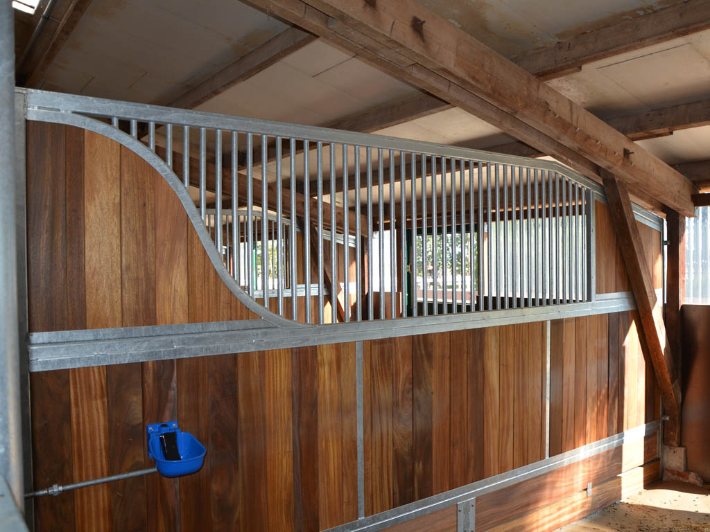 horse pferdesportsysteme innenboxen 036 pferdebox trennwand