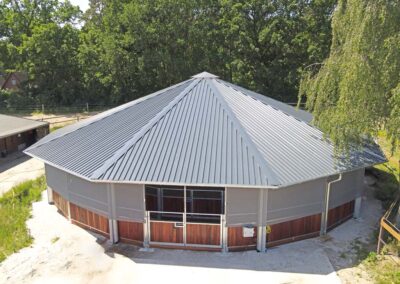 horse pferdesportsysteme aktivstall trittau mit fuehranlage mit longierzirkel 002