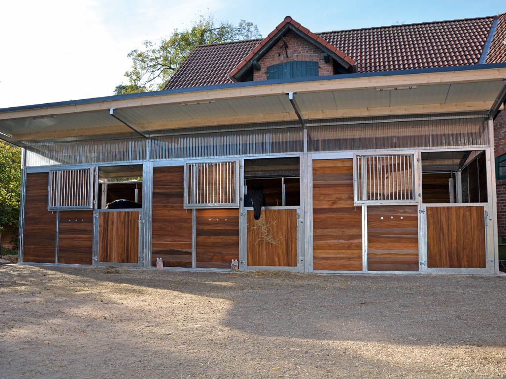 horse pferdesportsysteme aussenboxen 070 pferdebox mit pultdach und dachueberstand