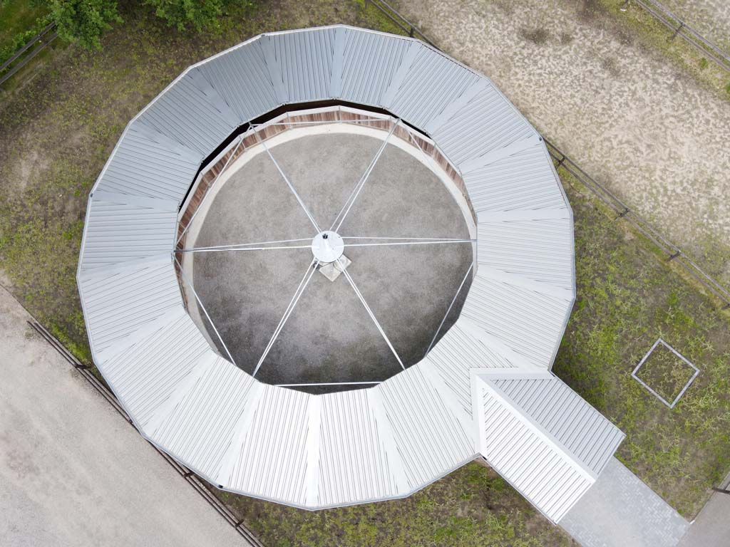 horse pferdesportsysteme Führanlage mit Laufringüberdachnung